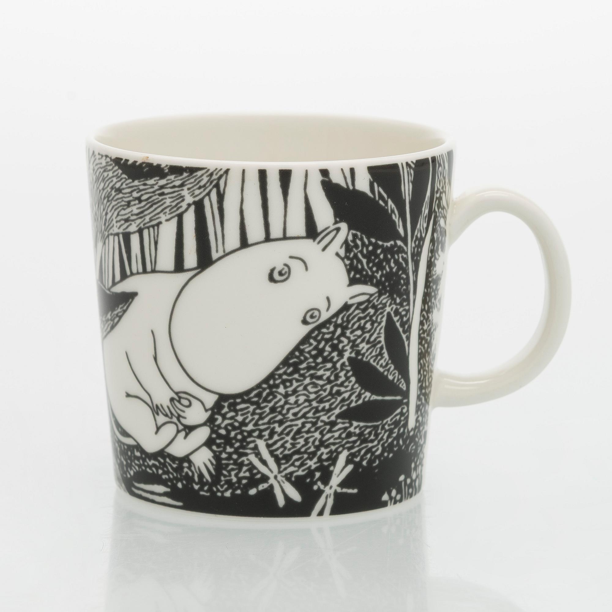 Muminmugg, "Mumintrollet dagdrömmer", porslin, Moomin Characters, Arabia 2005.