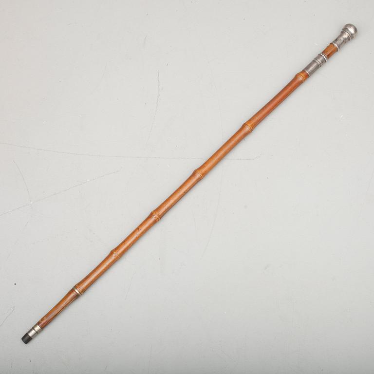SPATSERKÄPP / STICKVAPEN, bambu och silver, 1800-tal.