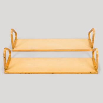 Alvar Aalto, vägghyllor, 2 st, modell 112/L för O.Y. Huonekalu- ja Rakennustyötehdas A.B 1900-talets mitt.