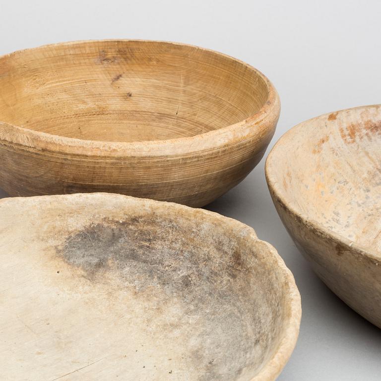 THREE WOODEN BOWLS 19TH CENTURY.