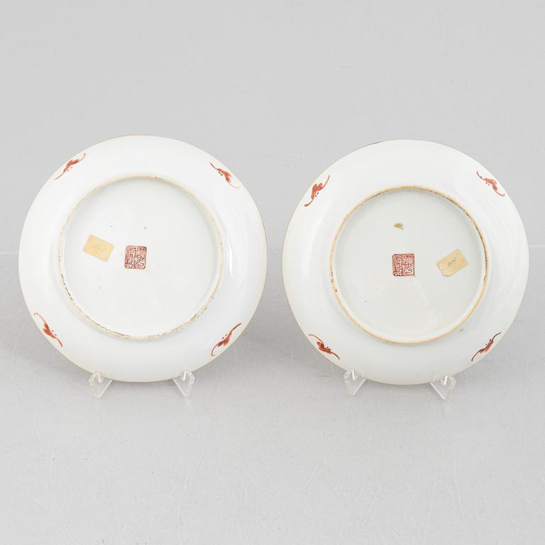 A pair of small porcelain plates, China, Qing dynasty, 19th century.