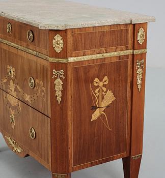 BYRÅ, gustaviansk stil, tidigt 1900-tal.