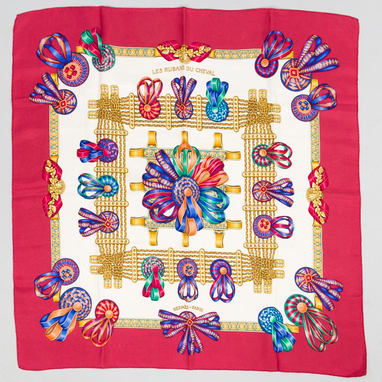 HERMÈS, TVÅ SIDENSCARFAR.