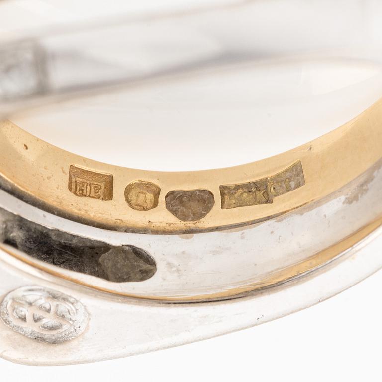 Ring, Engelbert, 18K guld och vitguld med briljantslipade diamanter.