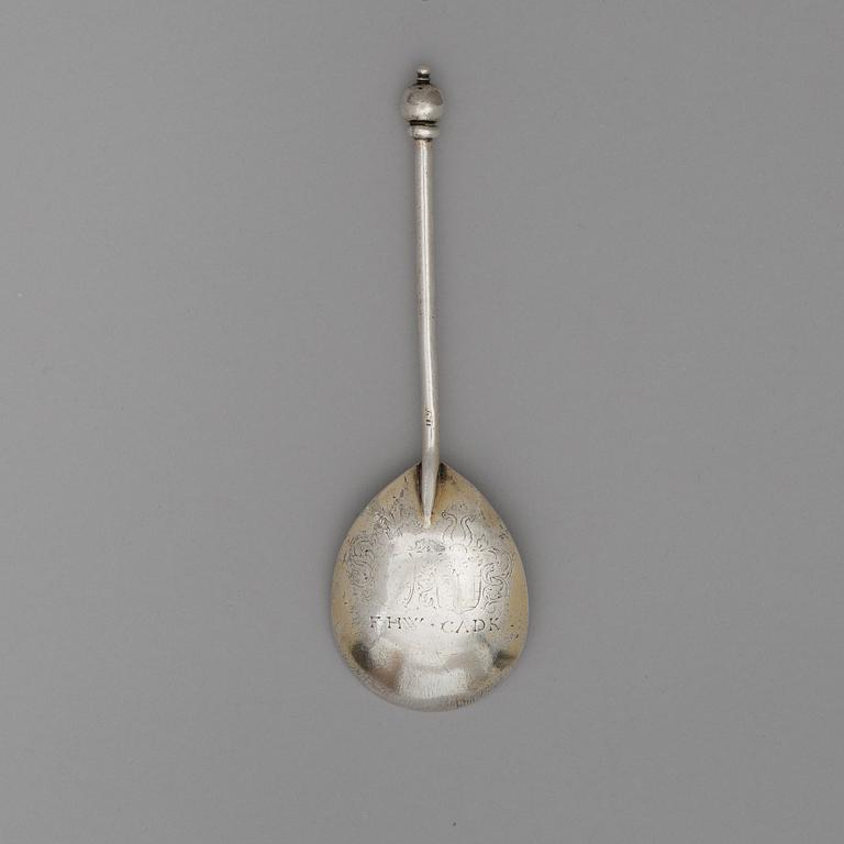 Icke identifierad stämpel, sked med kulknopp, silver, Sverige 1600-talets början, renässans.