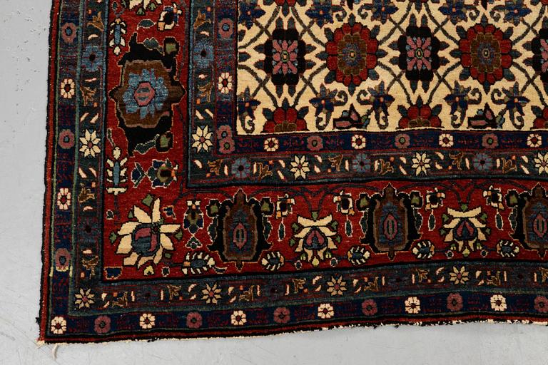 A carpet, semi-antique Veramin, ca 300 x 204 cm.