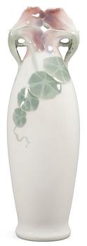 1117. A porcelain art nouveau vase by Rörstrand ca 1900.