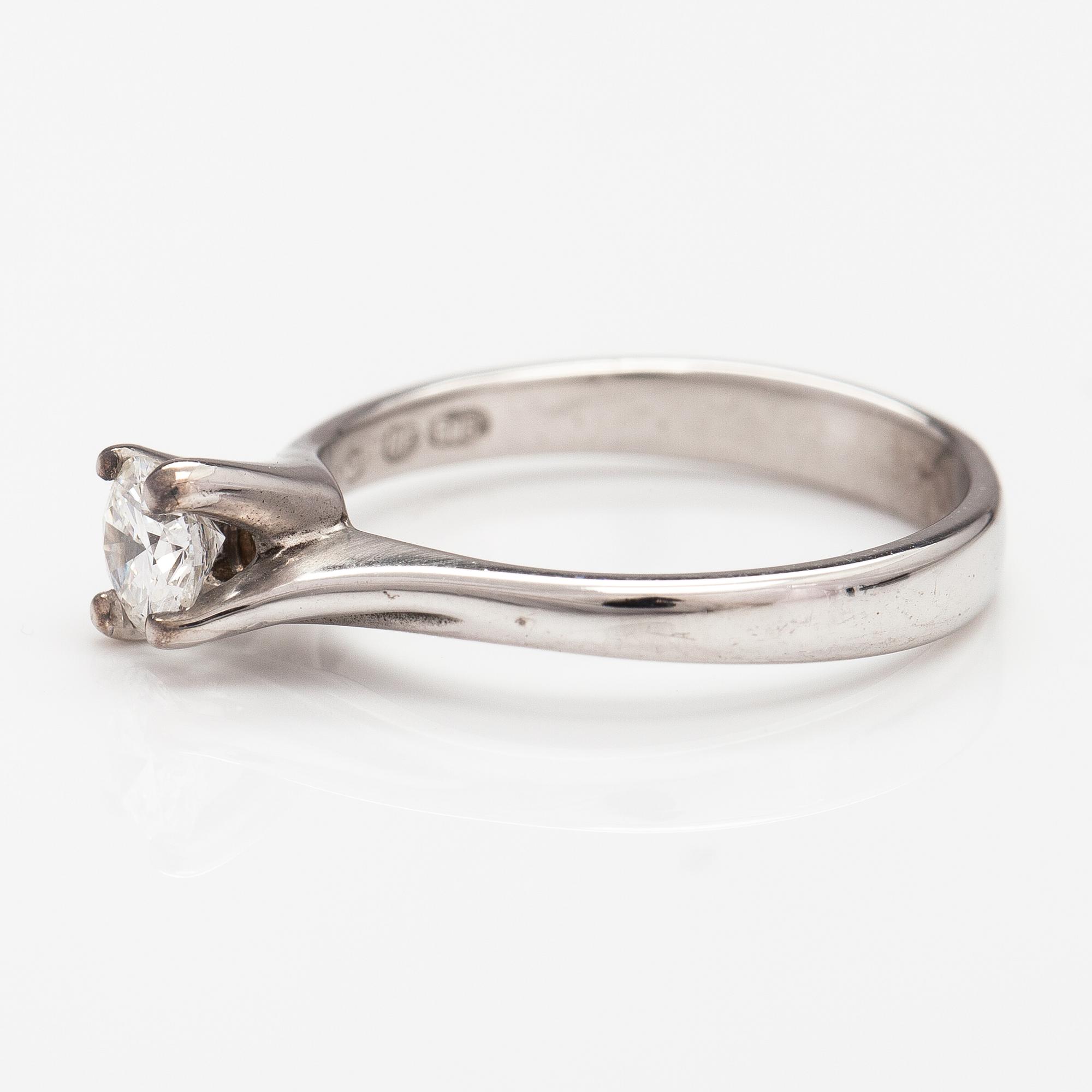 A 14K white gold ring with a diamond ca. 0.41 ct according to engraving.