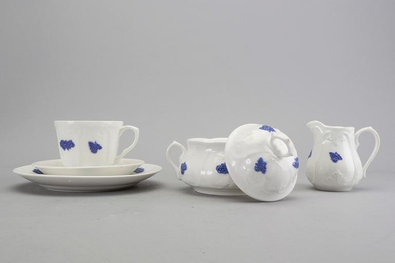 Servis 44 dlr "Blå Blom" Gustavsberg 1900-talets andra hälft porslin.