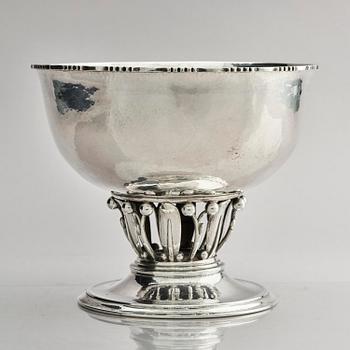 Georg Jensen, skål på fot, Köpenhamn ca 1919-21, modell 19, svenska importstämplar GABF.