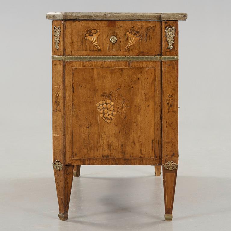 BYRÅ, Carl Lindborgs art (mästare i Stockholm 1781-1808), gustaviansk, 1700-talets slut.