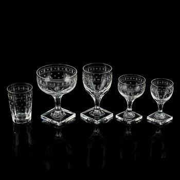 A 58-piece glasservice.