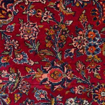 A CARPET, a semi-antique Kashan, ca 372,5 x 257 cm.