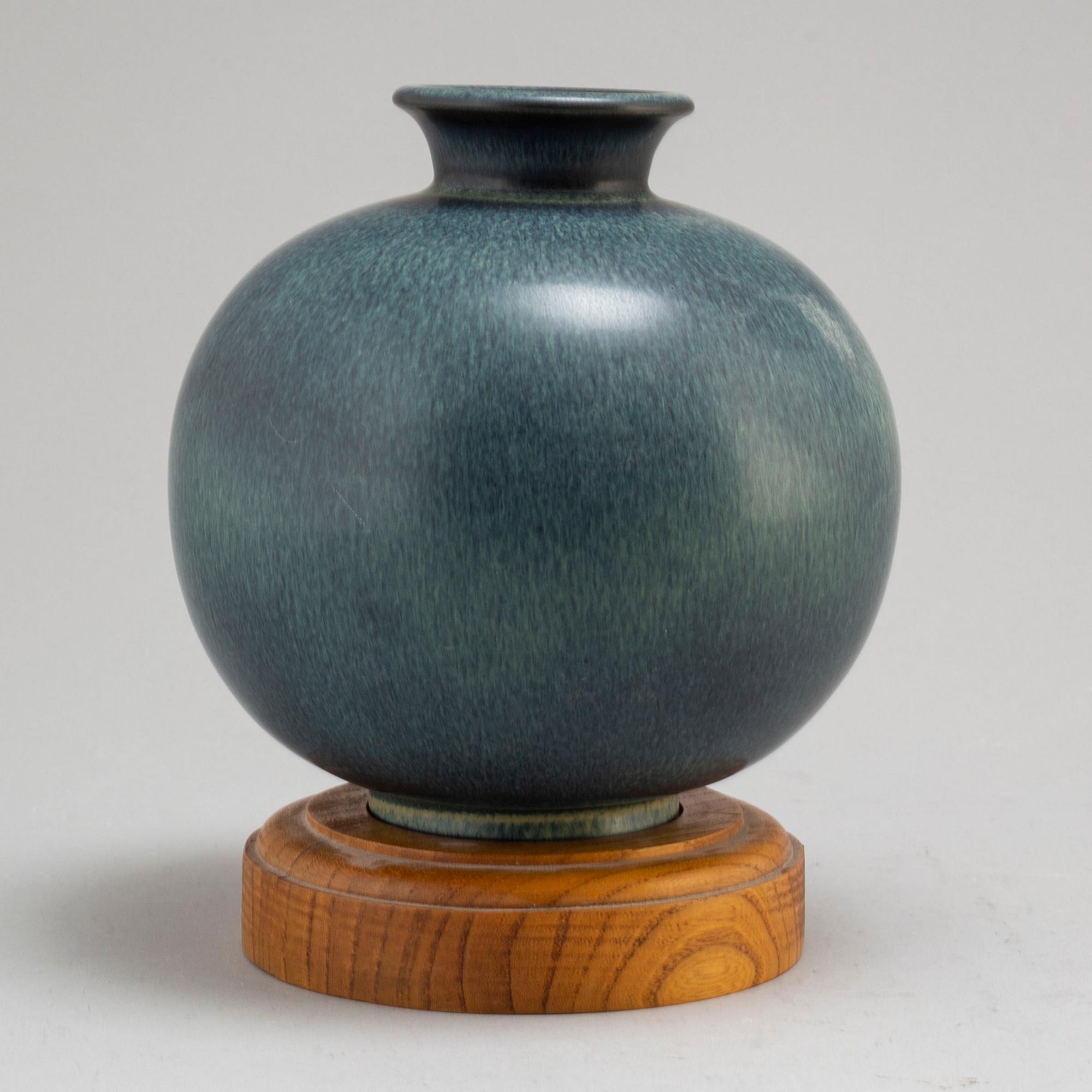 GUNNAR NYLUND, a stoneware vase, Rörstrand.