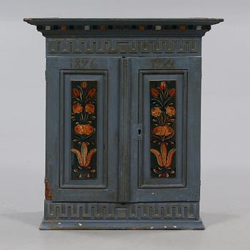 HÄNGSKÅP, 1800-talets första hälft.