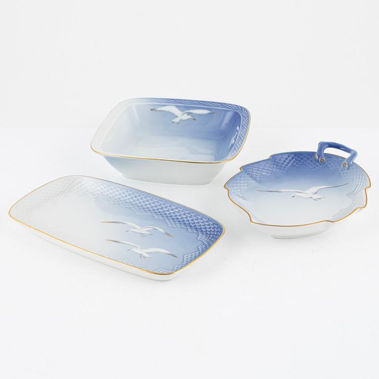 Matservis, ca 97 delar, porslin, "Blå Måsen", Bing & Grøndahl samt Royal Copenhagen, Danmark.