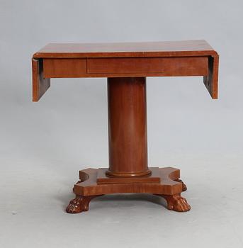 KLAFFBORD, Karl Johanstil, 1900-tal.