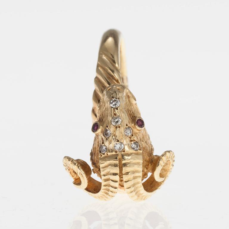 RING, 18K guld, granater, briljantslipade diamanter ca 0.10 ct. Vikt 12,4 g.