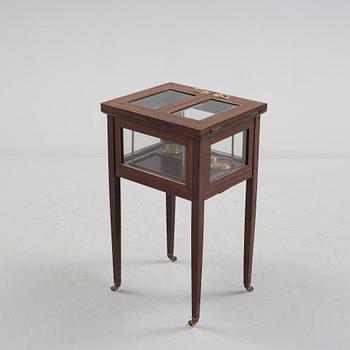 CIGARRSKÅP, 1900-talets mitt.