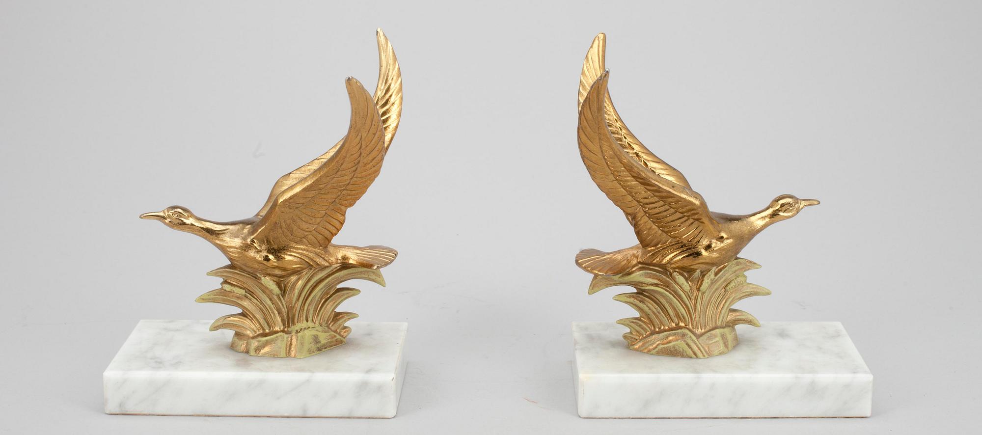 BOKSTÖD, ett par, 1900-talets senare hälft.