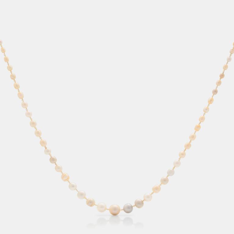 A natural freshwater pearl necklace. Clasp with rosecut diamonds. Certificate from GCS.