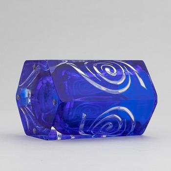 Olle Alberius, a signed 'Virvel' glass vase, Orrefors, 1988.