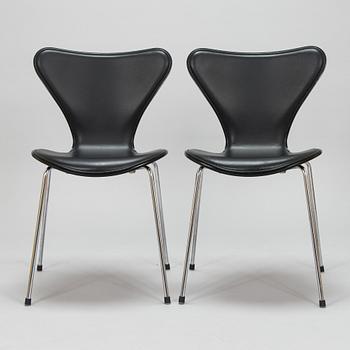 Arne Jacobsen, a set of five 'Sjuan' chairs for Fritz Hansen, Denmark.