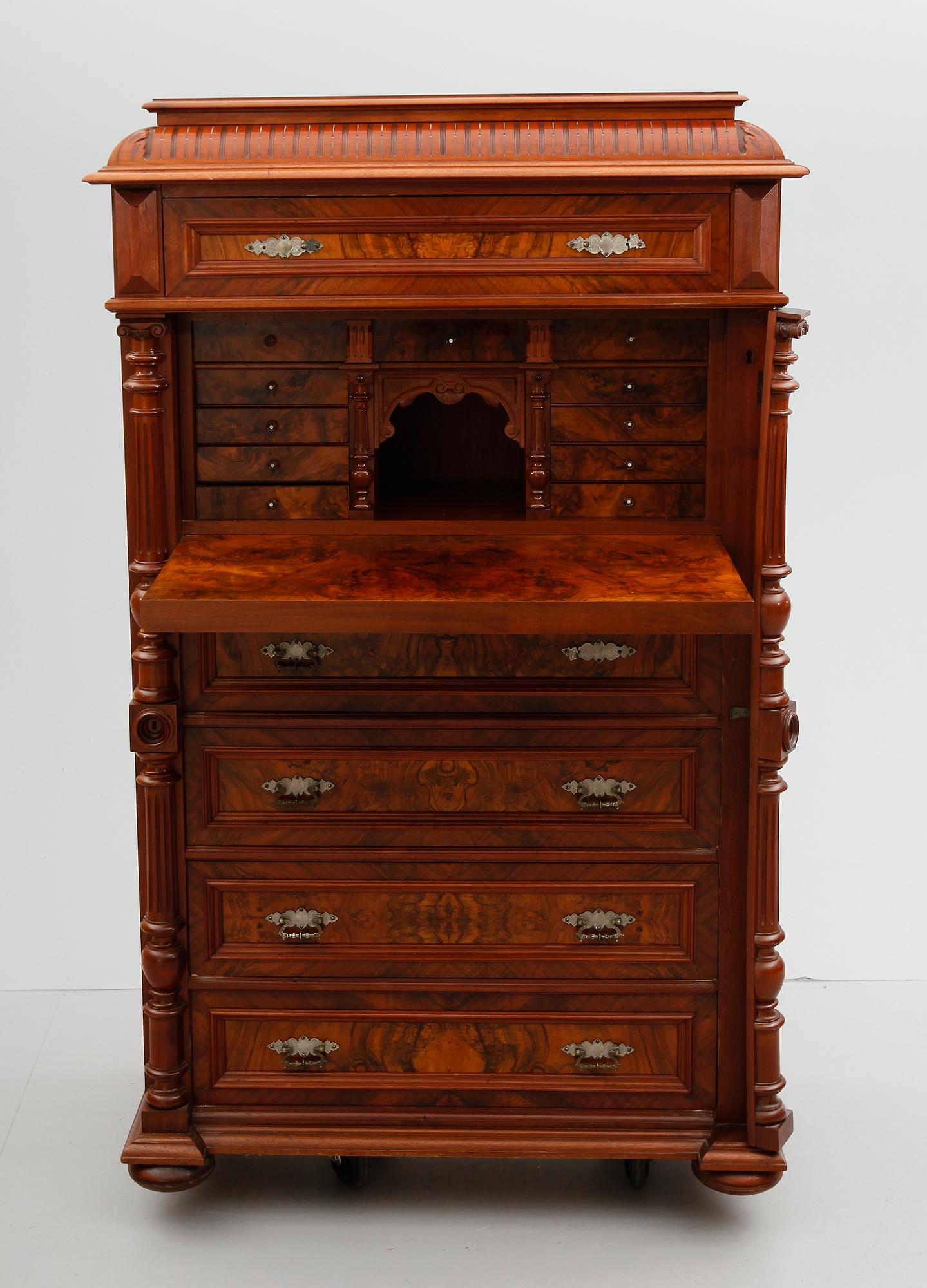 CHIFFONJÉ, nyrenässans, sent 1800-tal.