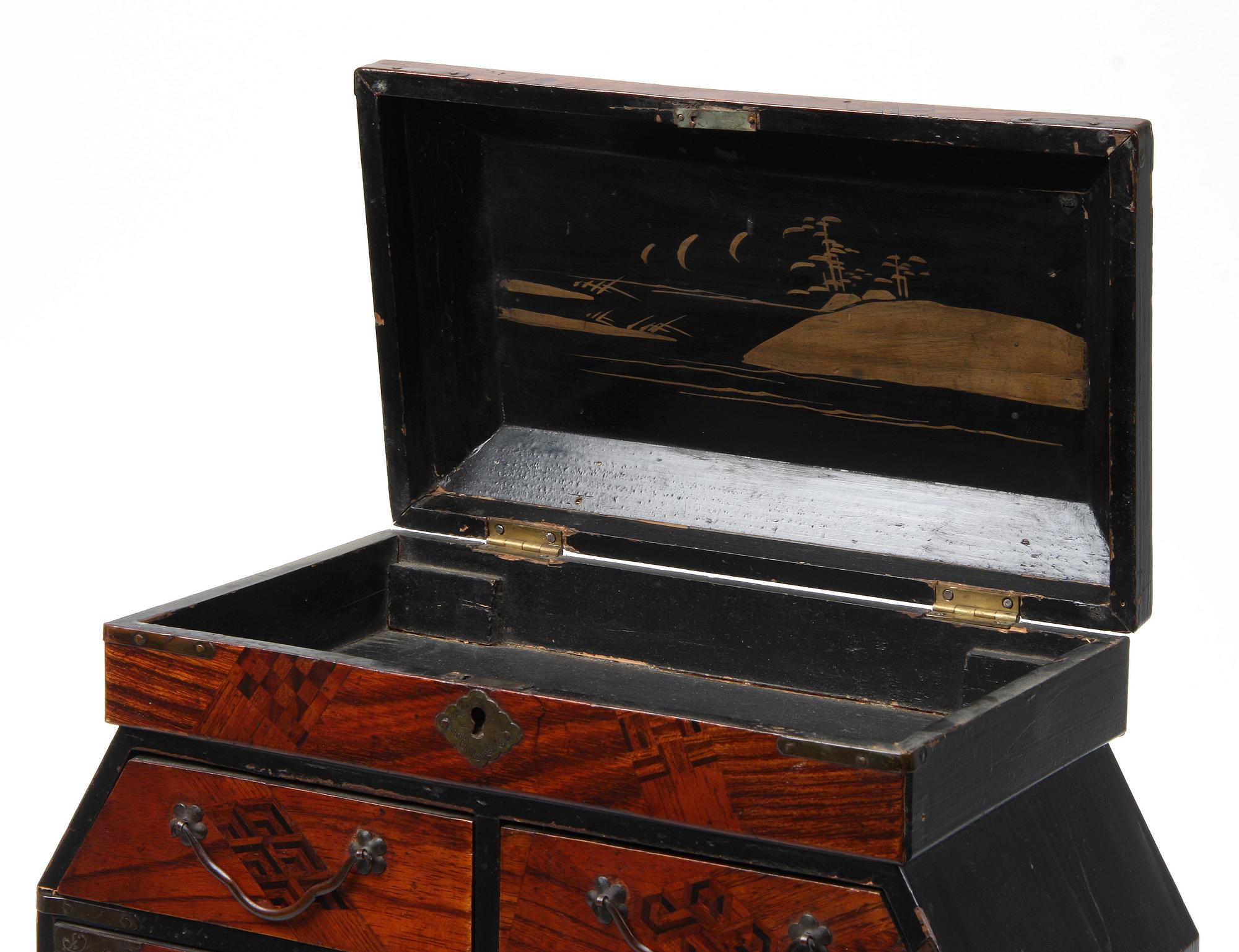 SKÅP, Kina, 1800-tal.