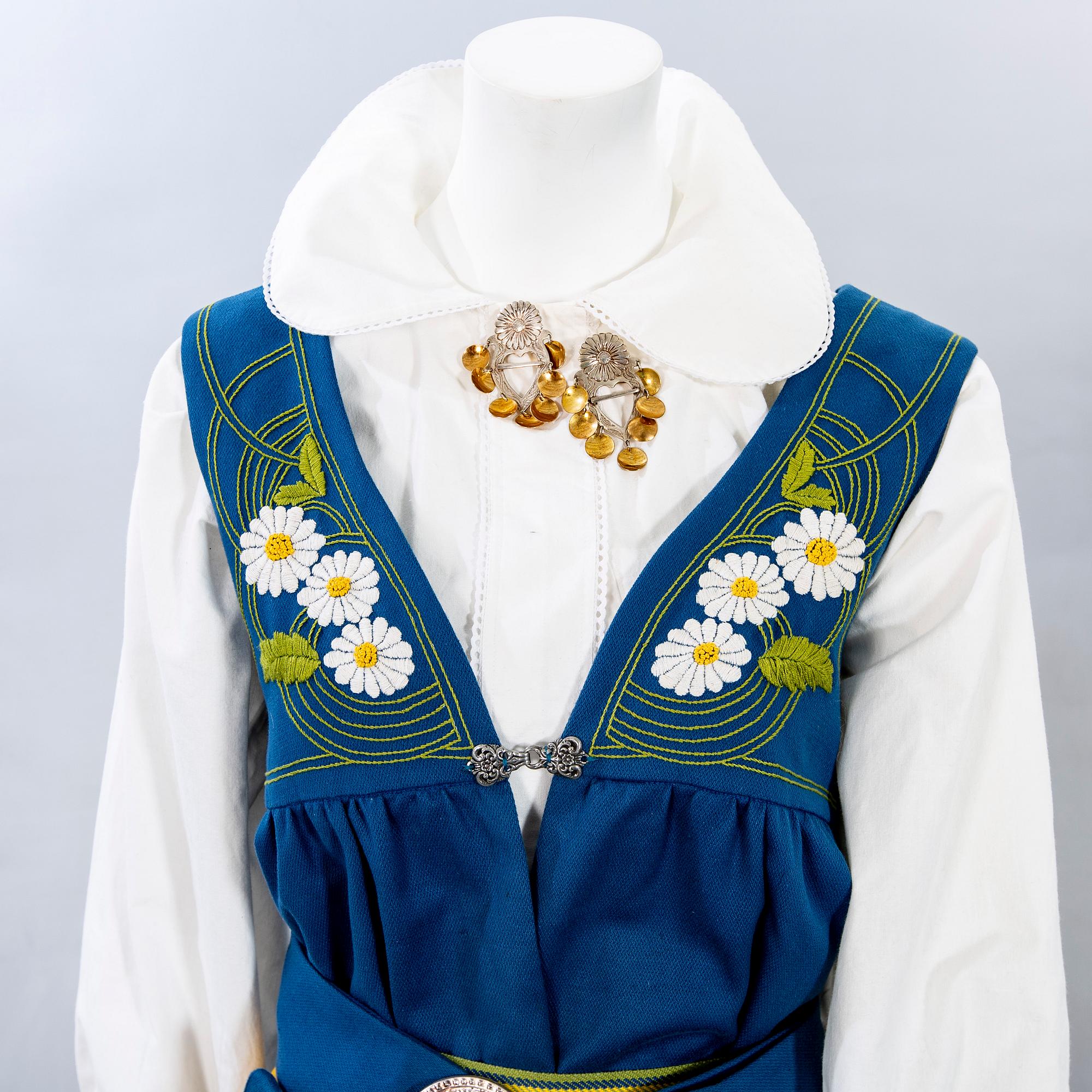Folkdräkt "Sverigedräkten", 9 dlr 1900-talets andra hälft storl ca 38-40 Ekelund & Espe Ab.