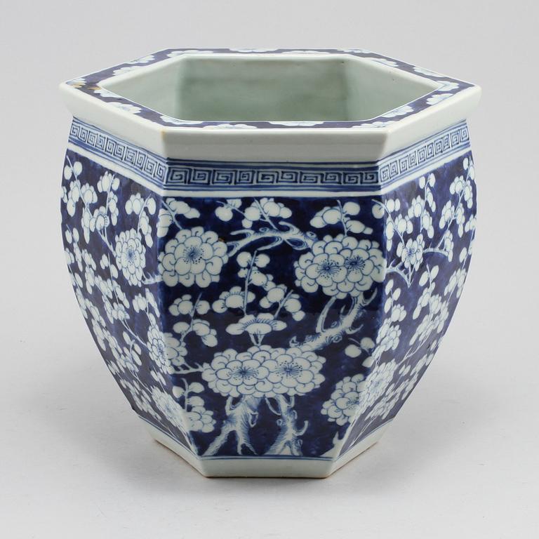 YTTERFODER, porslin, Kina, 1900-talets första hälft.