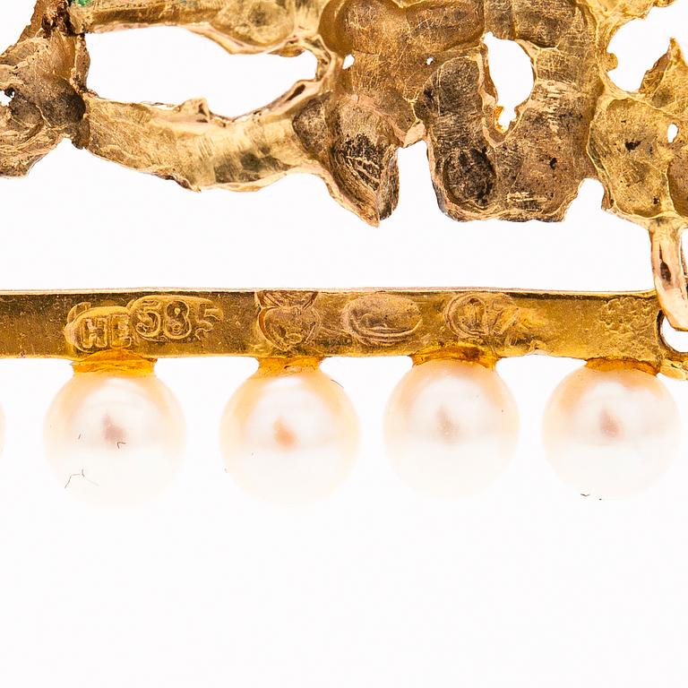 A 14K gold necklace with cultured pearls. Helsinki 1969.