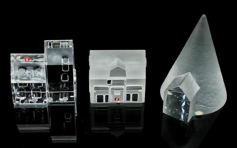 SKULPTURER, 3 st, glas, Jorma Vennola, Iittala, Finland, sign, numrr o dat samt Bertil vallien, Kosta, sign o numr.