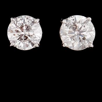 ÖRHÄNGEN, 1 par, 18 k vitguld, solitära briljantslipade diamanter tot ca 2.05 ct.