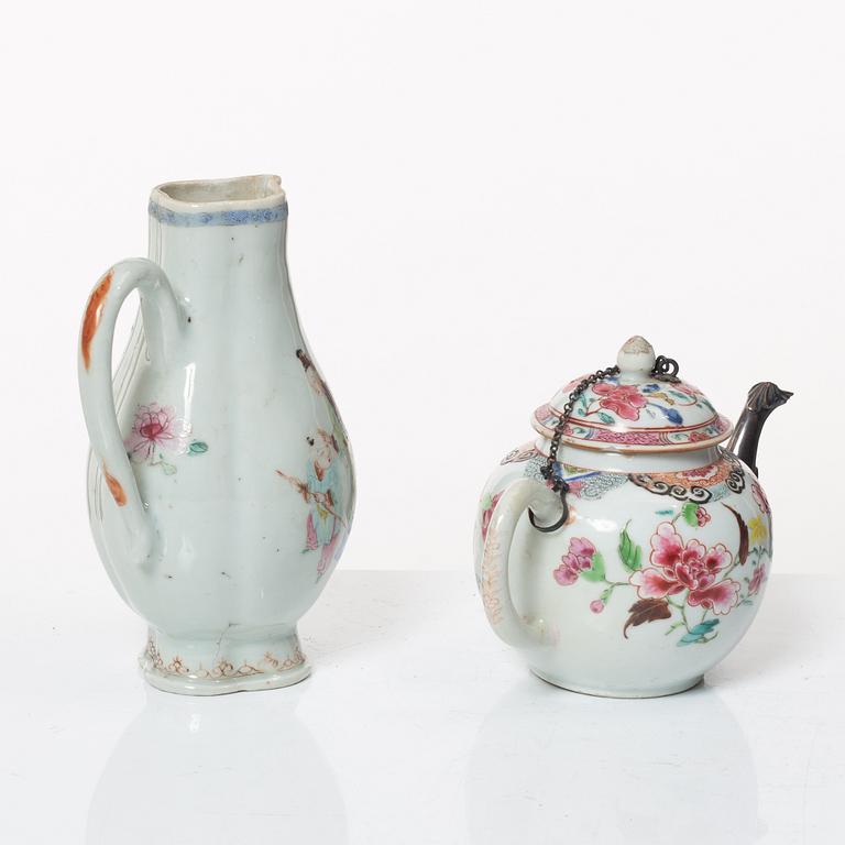 Tekanna med lock och kanna, porslin. Qingdynastin, Qianlong (1736-96).