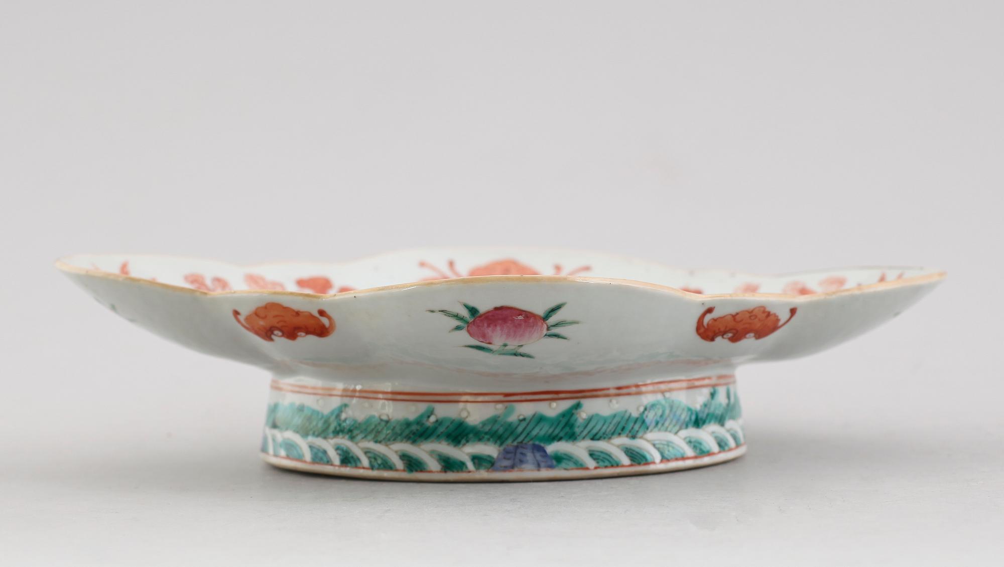 SKÅL PÅ FOT, porslin, Kina, 1800-tal.