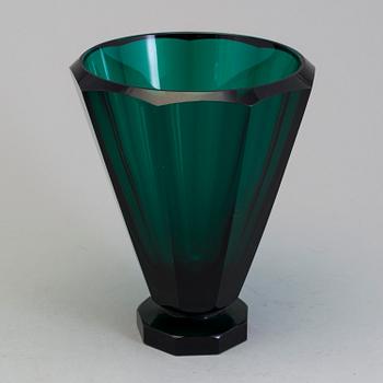 ELIS BERGH, green glass vase, Strömbergshyttan 1935.