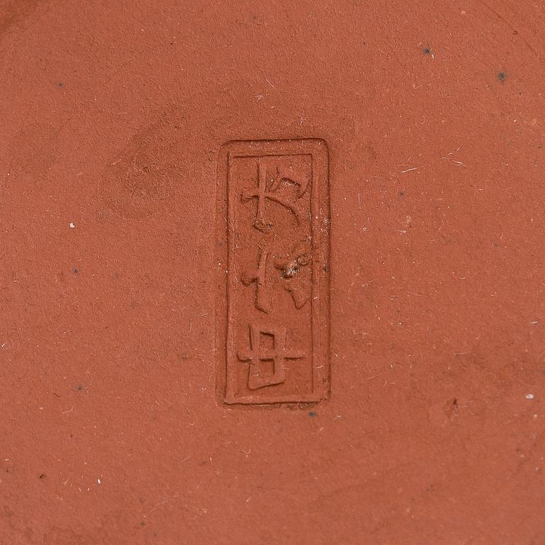 Teekannu, yixing-keramiikkaa, Kiina, 1900-luku.
