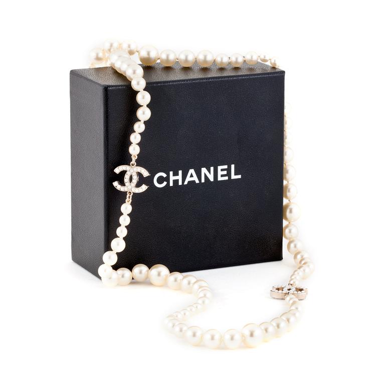 CHANEL, a decorative pearl necklace.