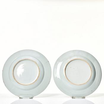 A blue and white dish and four plates, Qing dynasty, Kangxi (1662-1722).