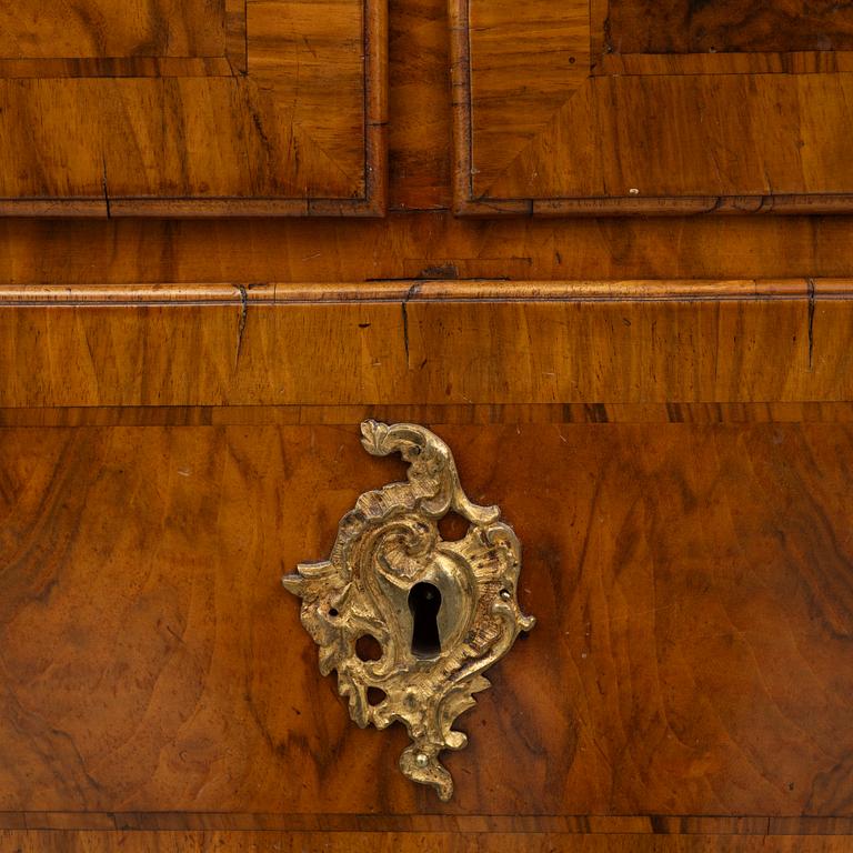 Salsskåp, 1700-talets andra hälft. Rokoko.