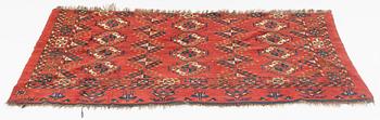An antique Turkmeni churval, 142 x 84 cm.