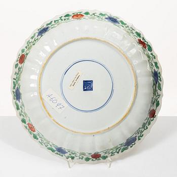 A famille verte dish, Qing dynasty, Kangxi (1662-1722).