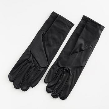 Greubel Forsey, display gloves and polishing cloth.