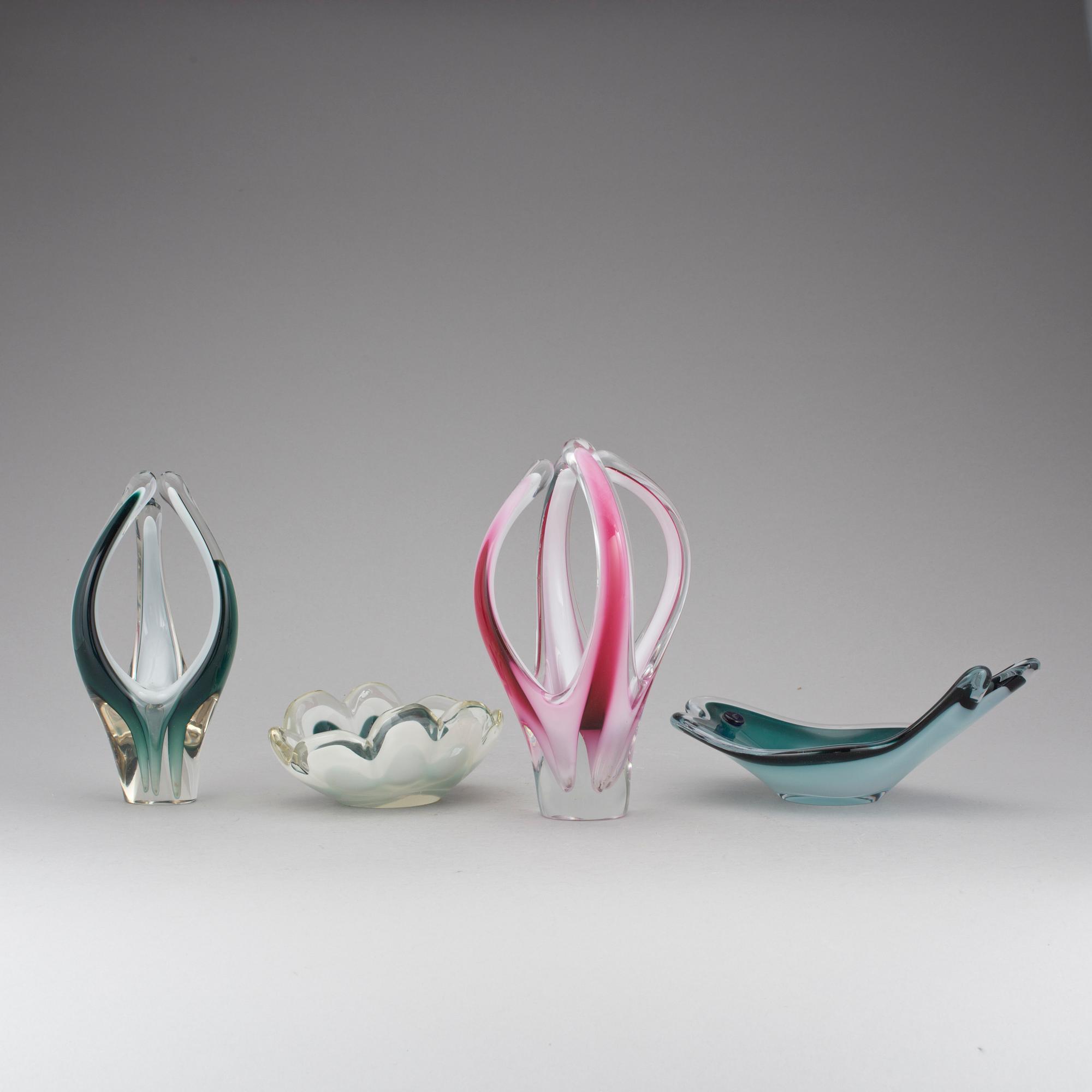 VASER 2 st och SKÅLAR, 2 st, glas. "Coquille", Paul Kedelv, Flygsfors. 2 signerade och daterade 1957 och 1959.