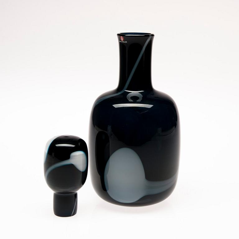 KARAFF, glas, "Blues", signerad Timo Sarpaneva 165/1995. Iittala.