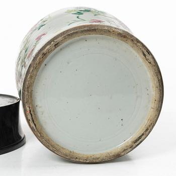 Urna med piedestal, Kina, 1900-talets första hälft.