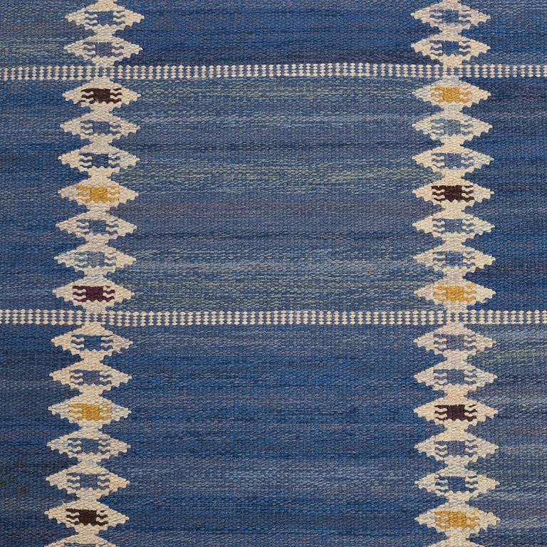 Barbro Nilsson, MATTO, "Salerno blå med enkel bård", flat weave, ca 312 x 203,5 cm, signed AB MMF BN.