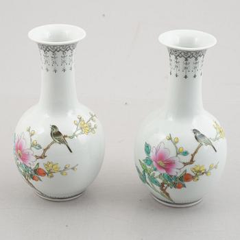 A pair of Chinese porcelain vases, 20th Century.