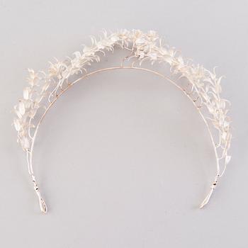 TIARA ja RINTANEULA, hopeaa. C.G. Hallbergs, Ruotsi.